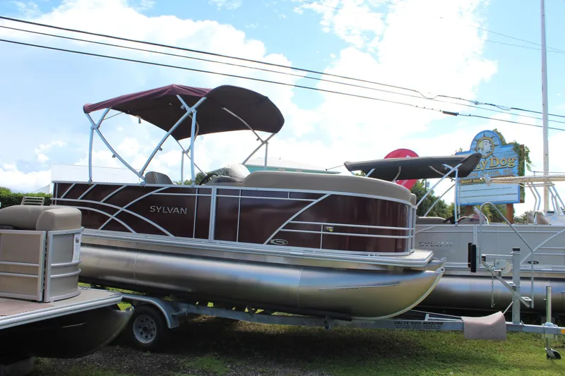 Slide: The Image of Sylvan Mirage 820 Cruise - 5