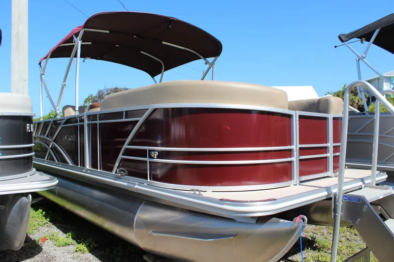 Slide: The Image of 2025 Sylvan Mirage 820 Cruise - 6