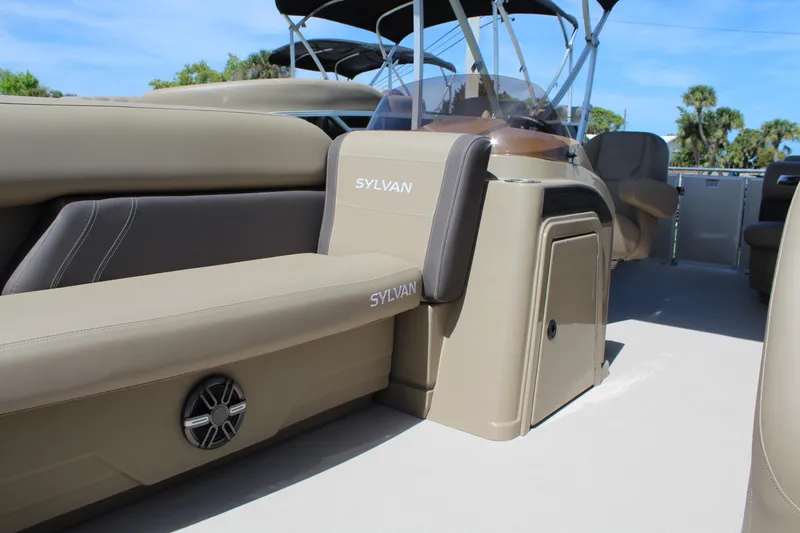 Slide: The Image of Sylvan Mirage 820 Cruise - 8