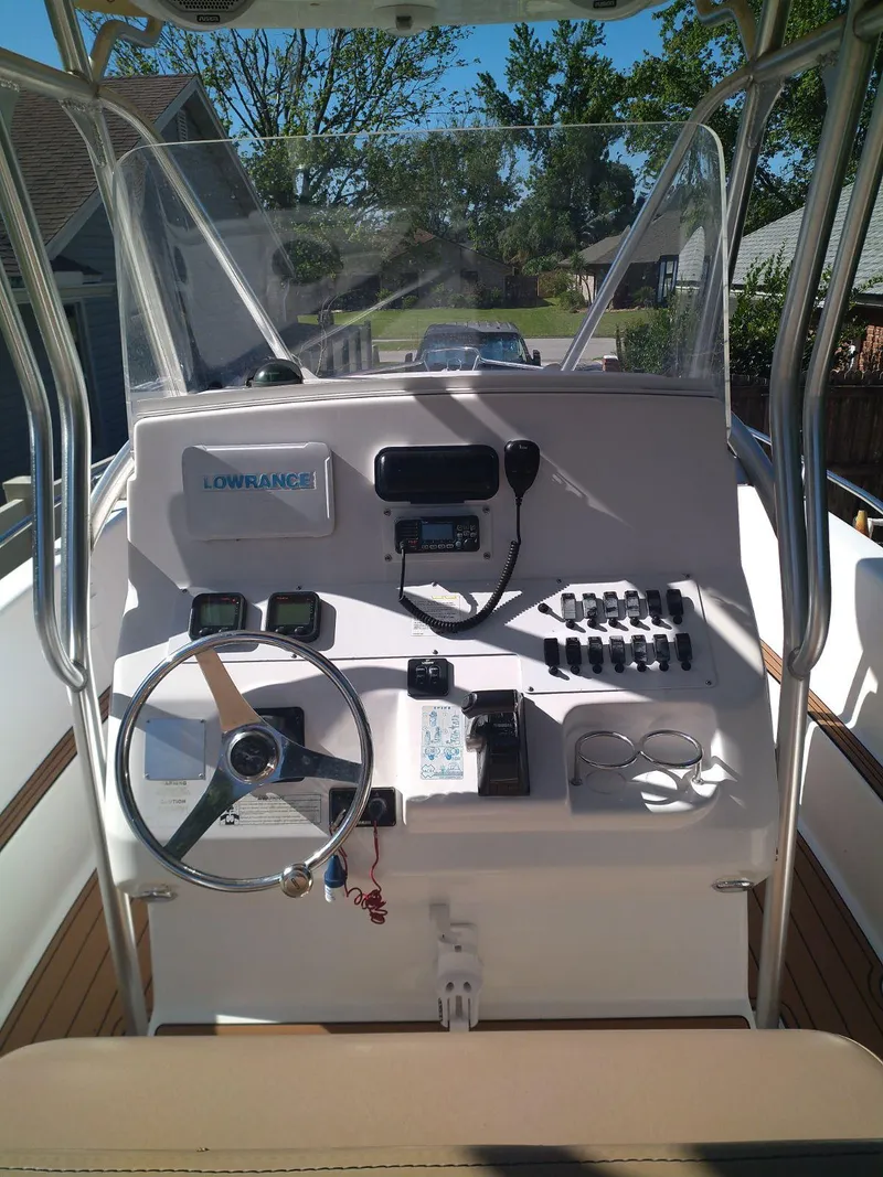 Slide: The Image of 2007 Pro-Line 25 Sport boat dashboard with steering wheel and navigation equipment. - 6