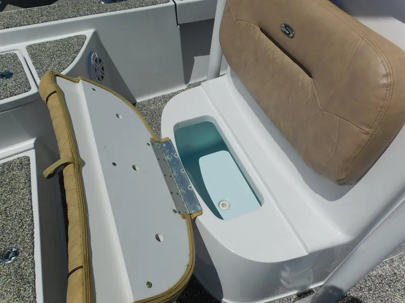 Slide: The Image of Sportsman Masters 227 Bay Boat 2019 - 16