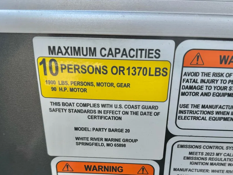 Slide: The Image of Maximum capacity label for 2023 Sun Tracker Party Barge 20 DLX, 10 persons or 1370 lbs. - 25