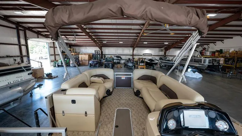Slide: The Image of Landau 250 Atlantis Rear Fish Tri-Log 2020 - 10