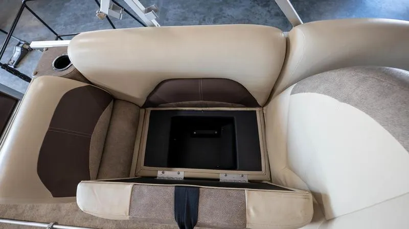 Slide: The Image of Landau 250 Atlantis Rear Fish Tri-Log 2020 - 13