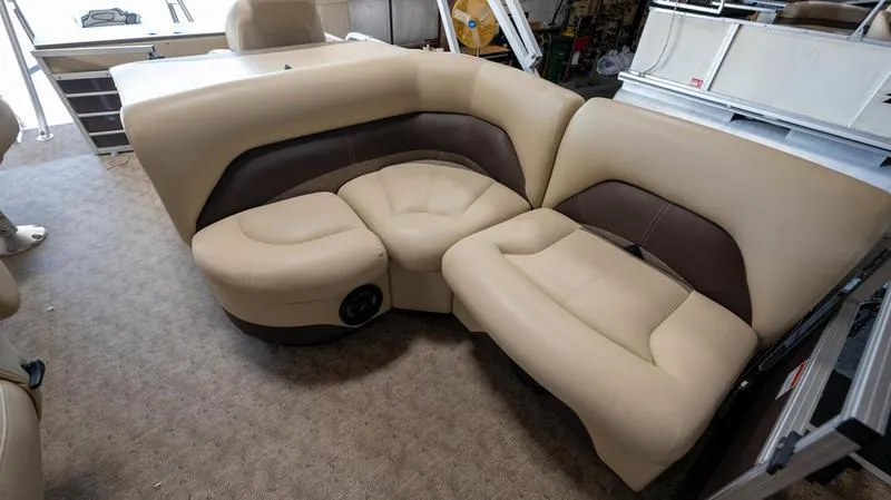 Slide: The Image of Landau 250 Atlantis Rear Fish Tri-Log 2020 - 15
