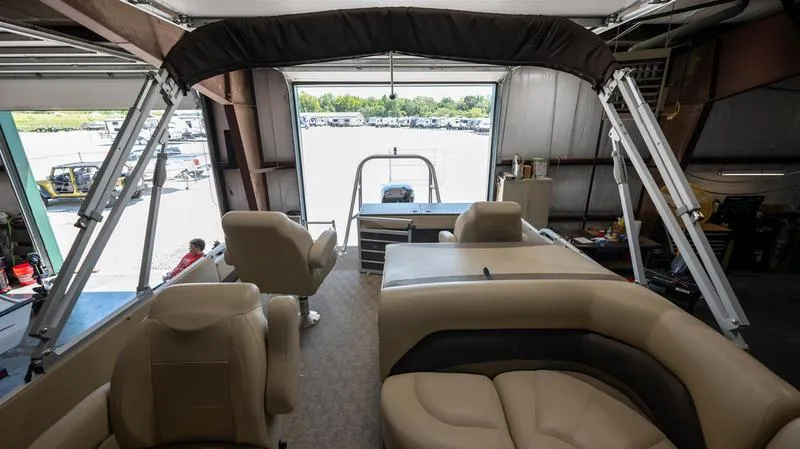 Slide: The Image of Landau 250 Atlantis Rear Fish Tri-Log 2020 - 16