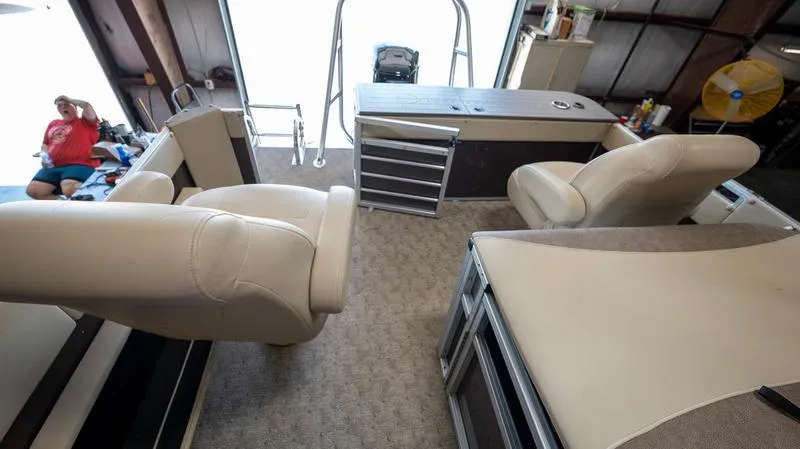 Slide: The Image of Landau 250 Atlantis Rear Fish Tri-Log 2020 - 17