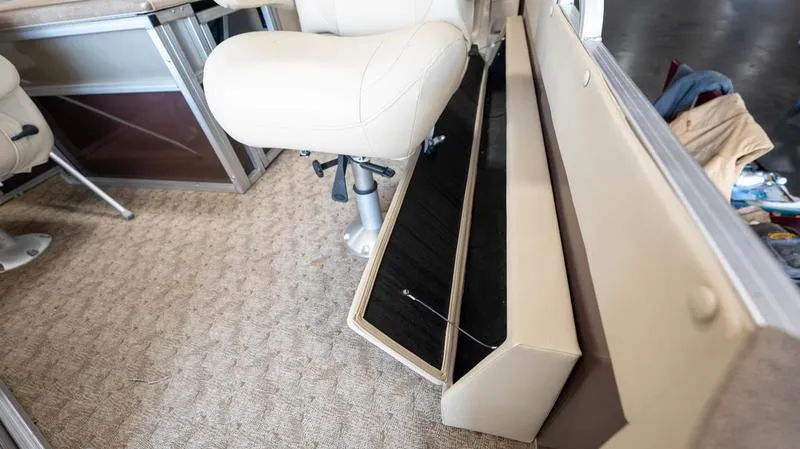 Slide: The Image of Landau 250 Atlantis Rear Fish Tri-Log 2020 - 18