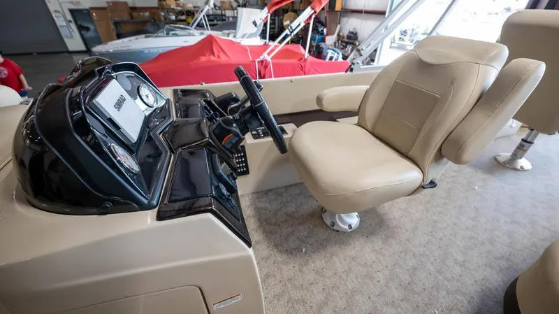Slide: The Image of Landau 250 Atlantis Rear Fish Tri-Log 2020 - 2