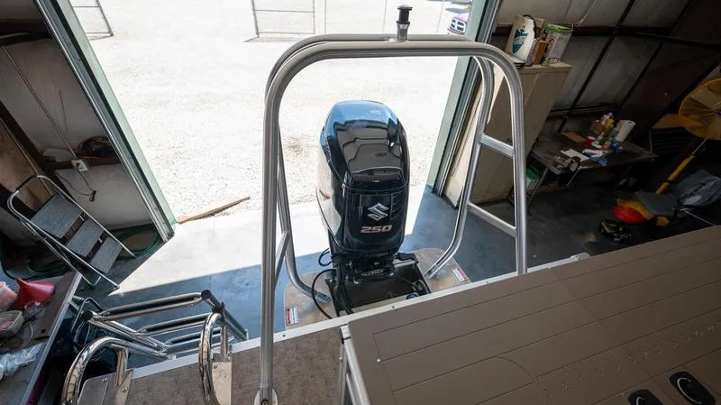 Slide: The Image of Landau 250 Atlantis Rear Fish Tri-Log 2020 - 23