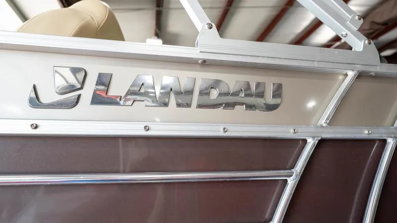 Slide: The Image of Landau 250 Atlantis Rear Fish Tri-Log 2020 - 29