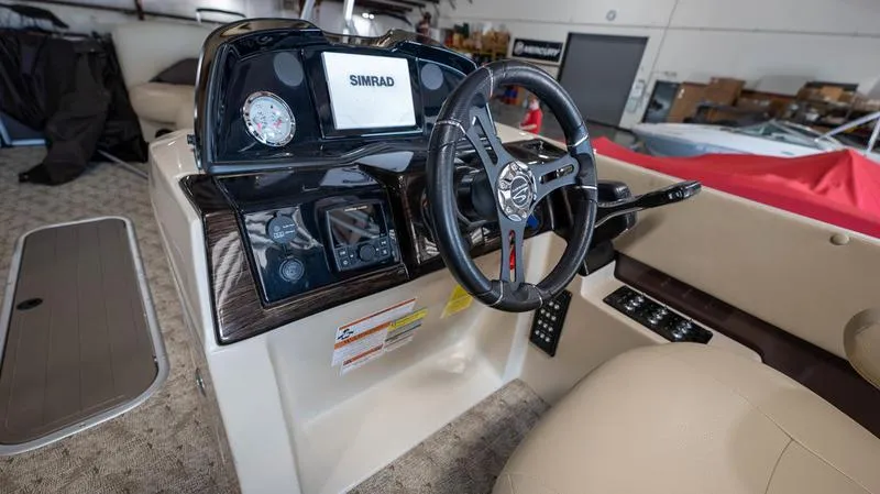 Slide: The Image of Landau 250 Atlantis Rear Fish Tri-Log 2020 - 3