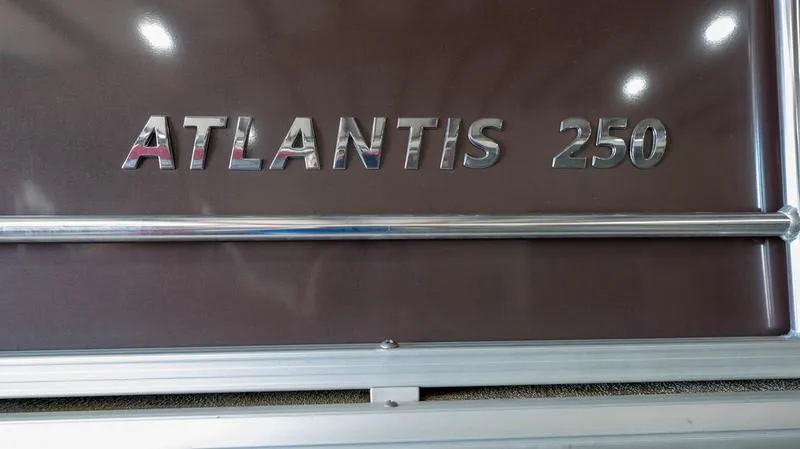 Slide: The Image of Landau 250 Atlantis Rear Fish Tri-Log 2020 - 30