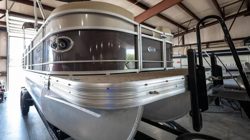 Slide: The Image of Landau 250 Atlantis Rear Fish Tri-Log 2020 - 31