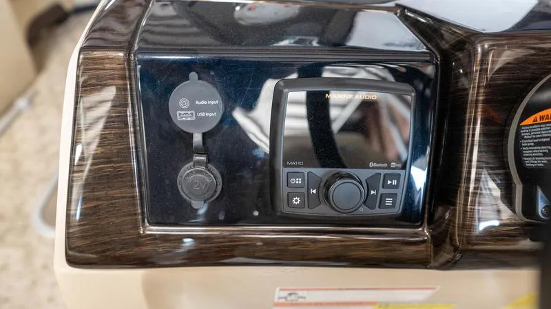 Slide: The Image of Landau 250 Atlantis Rear Fish Tri-Log 2020 - 4