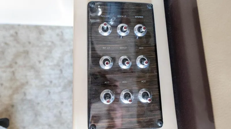 Slide: The Image of Landau 250 Atlantis Rear Fish Tri-Log 2020 - 9