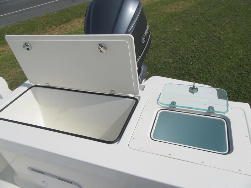 Slide: The Image of Parker 2320 SL Sport Cabin 2018 boat storage compartments and Yamaha engine. - 10