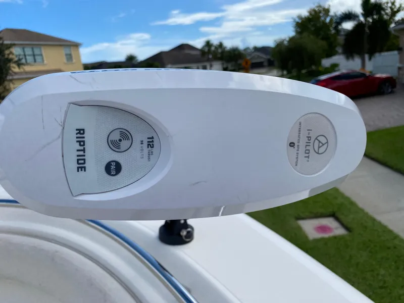 Slide: The Image of Riptide i-Pilot motor on 2007 Pursuit 310 Center Console boat. - 14