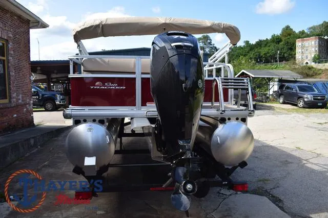 Slide: The Image of Sun Tracker Party Barge 18 DLX 2025 - 12