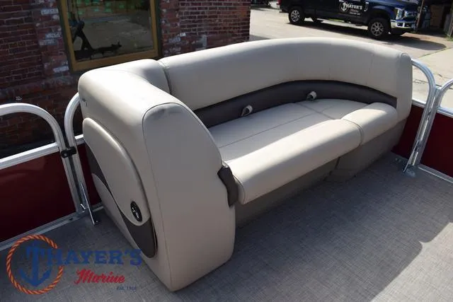 Slide: The Image of Sun Tracker Party Barge 18 DLX 2025 - 14