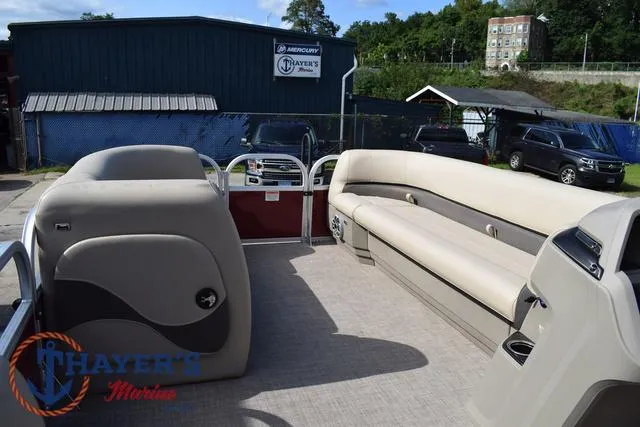 Slide: The Image of Sun Tracker Party Barge 18 DLX 2025 - 16