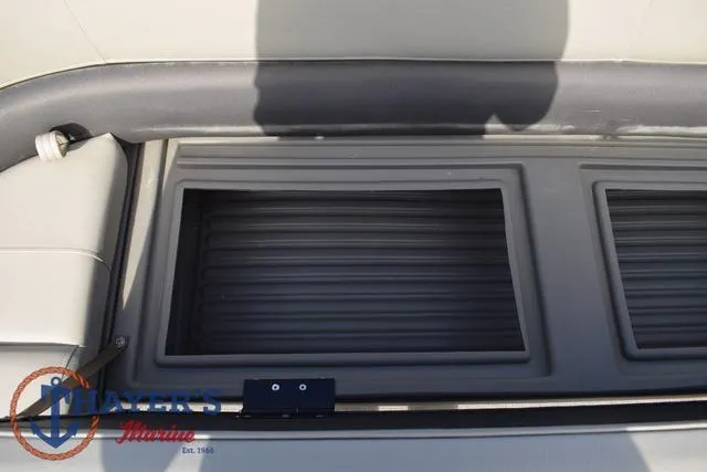 Slide: The Image of Sun Tracker Party Barge 18 DLX 2025 - 19