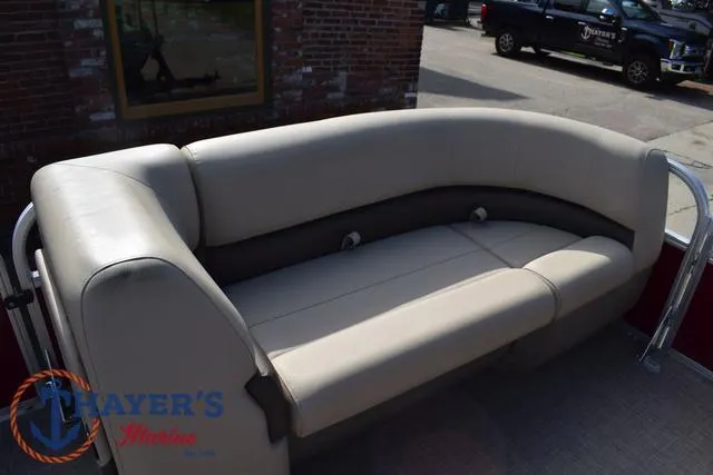 Slide: The Image of Sun Tracker Party Barge 18 DLX 2025 - 21