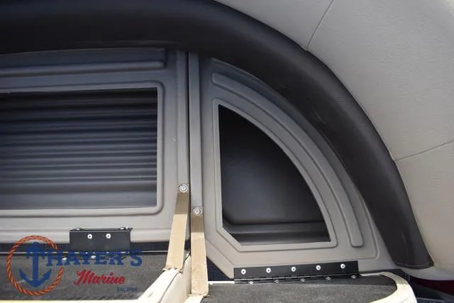 Slide: The Image of Sun Tracker Party Barge 18 DLX 2025 - 23