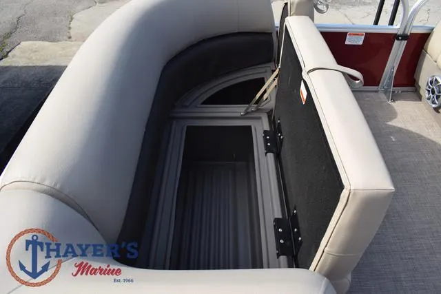 Slide: The Image of Sun Tracker Party Barge 18 DLX 2025 - 24