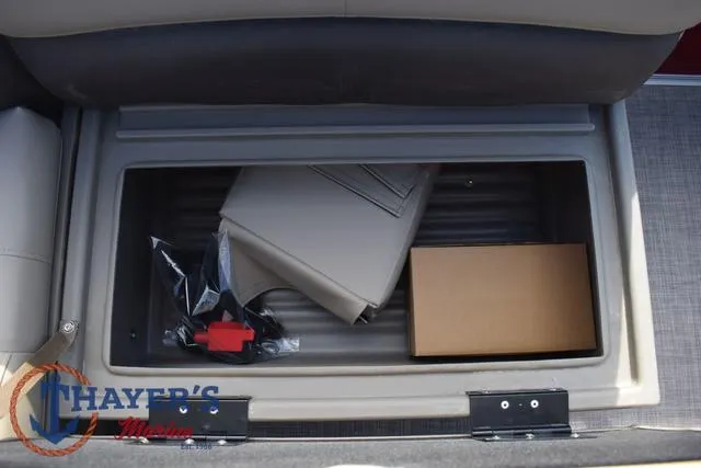 Slide: The Image of Sun Tracker Party Barge 18 DLX 2025 - 27