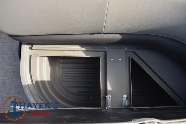 Slide: The Image of Sun Tracker Party Barge 18 DLX 2025 - 28