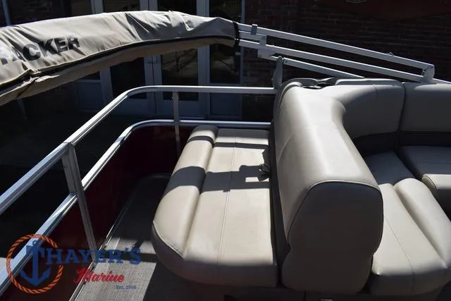 Slide: The Image of Sun Tracker Party Barge 18 DLX 2025 - 29