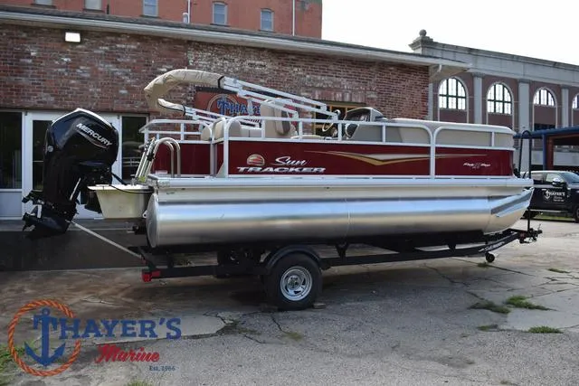 Slide: The Image of Sun Tracker Party Barge 18 DLX 2025 - 3