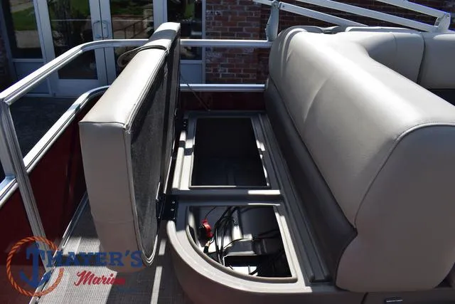 Slide: The Image of Sun Tracker Party Barge 18 DLX 2025 - 30