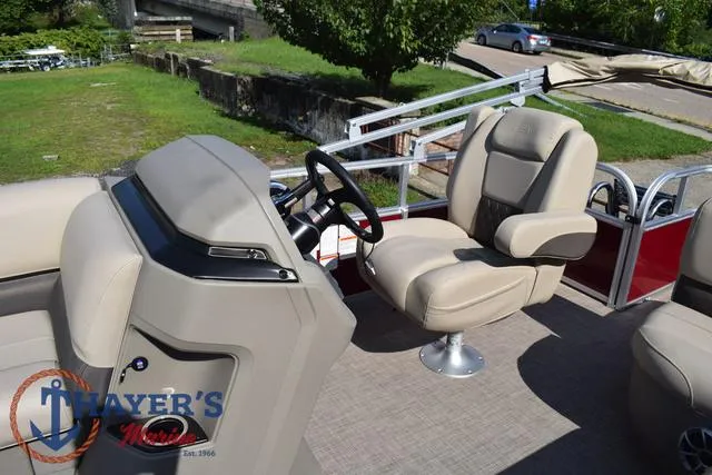 Slide: The Image of Sun Tracker Party Barge 18 DLX 2025 - 33