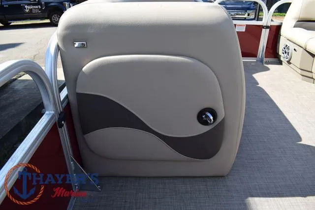 Slide: The Image of Sun Tracker Party Barge 18 DLX 2025 - 36