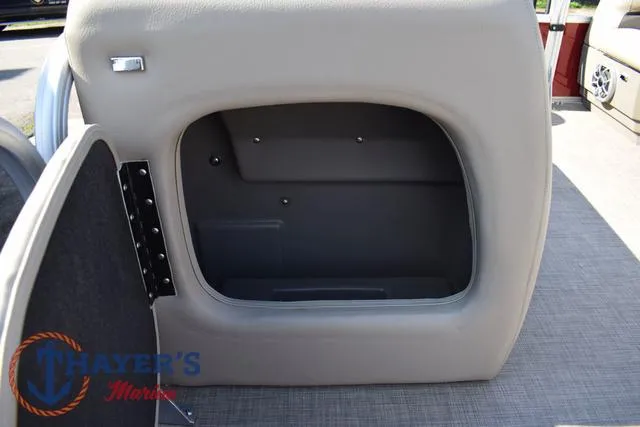 Slide: The Image of Sun Tracker Party Barge 18 DLX 2025 - 37