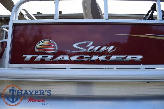 Slide: The Image of Sun Tracker Party Barge 18 DLX 2025 - 4