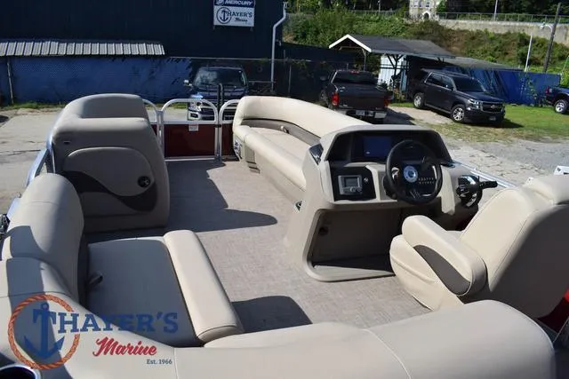 Slide: The Image of Sun Tracker Party Barge 18 DLX 2025 - 40