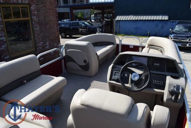 Slide: The Image of Sun Tracker Party Barge 18 DLX 2025 - 41