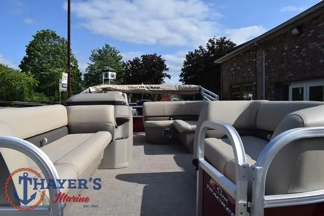 Slide: The Image of Sun Tracker Party Barge 18 DLX 2025 - 42