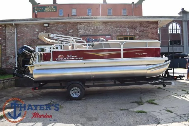 Slide: The Image of Sun Tracker Party Barge 18 DLX 2025 - 46