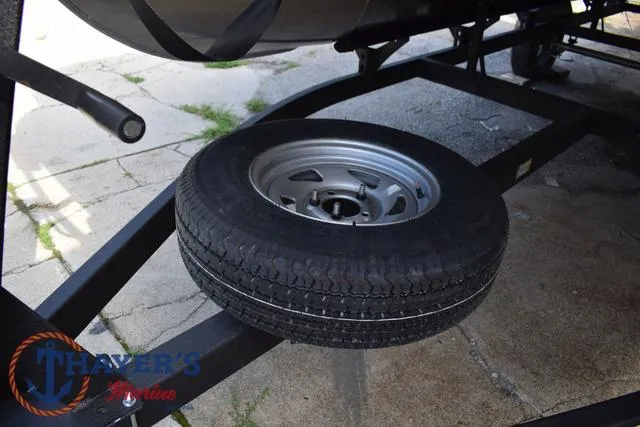 Slide: The Image of Sun Tracker Party Barge 18 DLX 2025 - 9