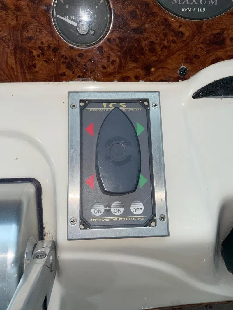 Slide: The Image of Control panel on 1997 Maxum 4600 Custom SCB yacht dashboard. - 25