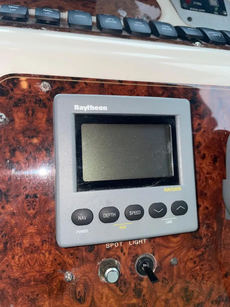 Slide: The Image of Raytheon navigation display on 1997 Maxum 4600 Custom SCB yacht dashboard. - 28