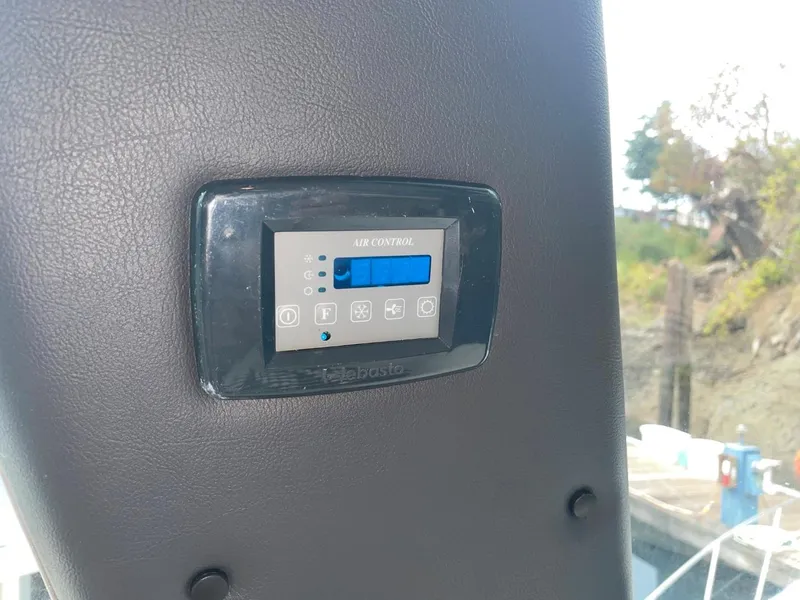 Slide: The Image of Air control panel on 1997 Maxum 4600 Custom SCB yacht, dockside view. - 32