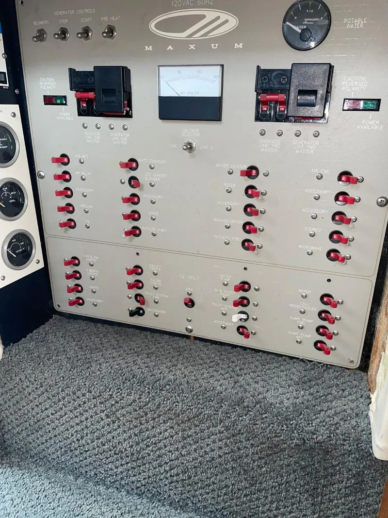 Slide: The Image of Maxum 4600 Custom SCB 1997 - 88