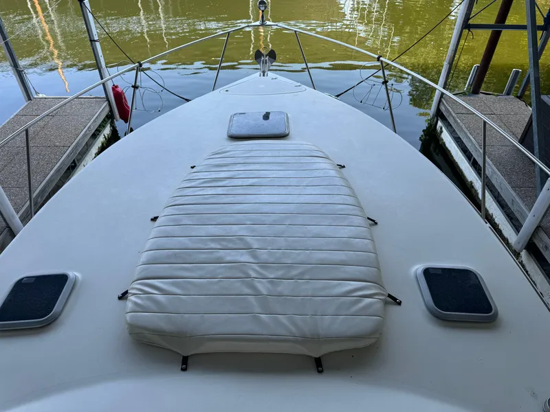 Slide: The Image of 2000 Rinker 330 Fiesta Vee boat deck with cushioned seating. - 15