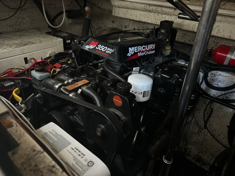 Slide: The Image of Mercury MerCruiser engine in 2000 Rinker 330 Fiesta Vee boat. - 18