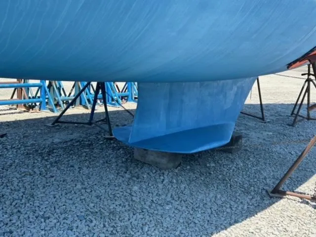 Slide: The Image of Catalina 36 MkII 1998 sailboat keel on gravel, supported by stands. - 9